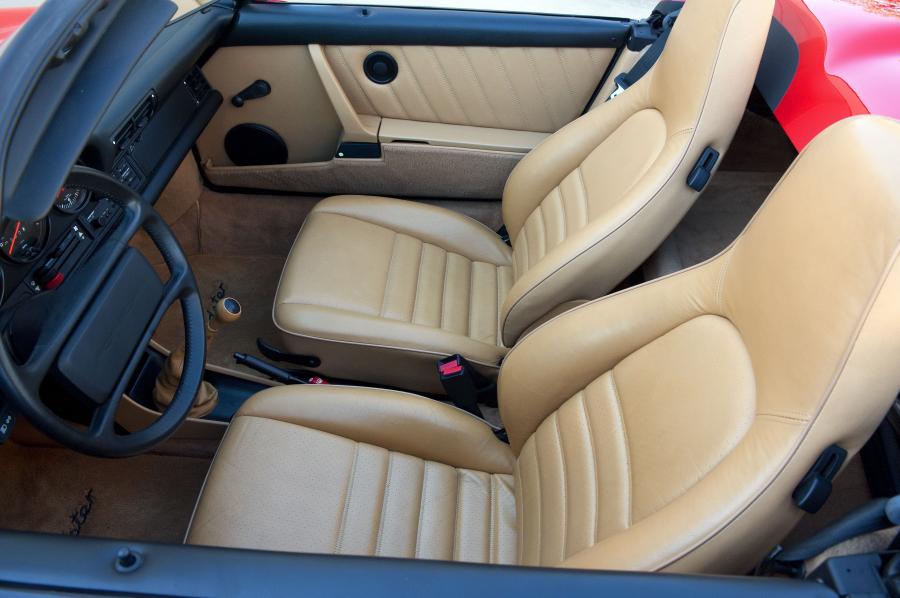 Интерьер Porsche 911 Carrera Speedster (911) 1989 года  (фото 51 из 59)